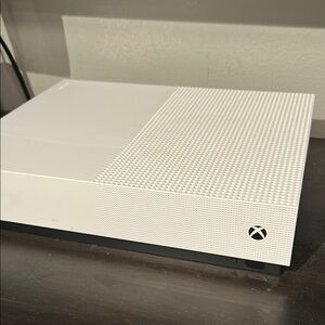 White Xbox one s